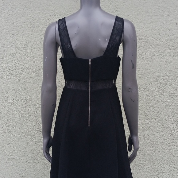 BCBGENERATION LADIES BLACK SLEEVELESS V NECK MINI SKIRT W/ LACED TRIM (VIETNAM) - Picture 12 of 17